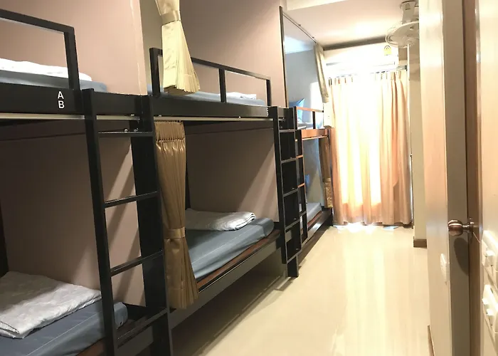 瑞思提尼旅舍 旅馆 *