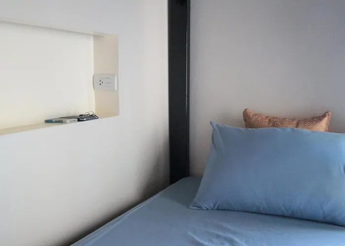 瑞思提尼旅舍 旅馆 *